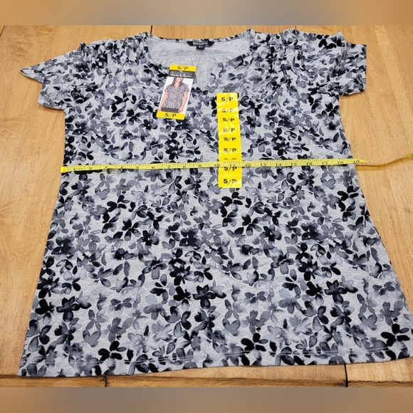 Nicole Miller - Grey Floral Top - S - Picture 1 of 3